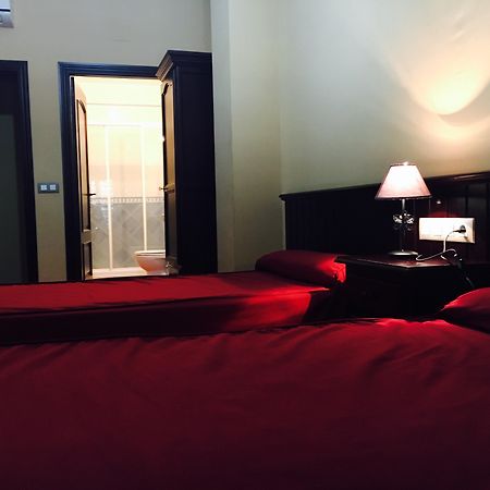Hostal Pechi Huevar Del Aljarafe ภายนอก รูปภาพ