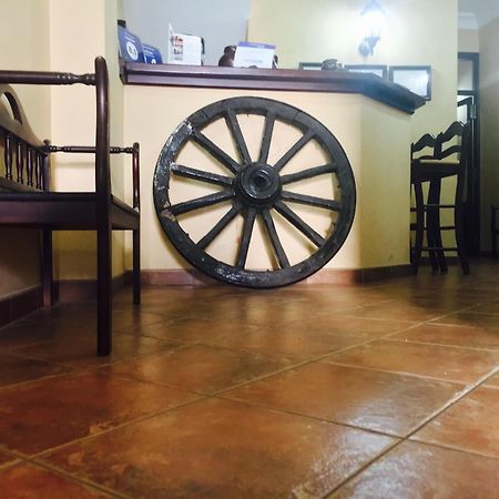 Hostal Pechi Huevar Del Aljarafe ภายนอก รูปภาพ