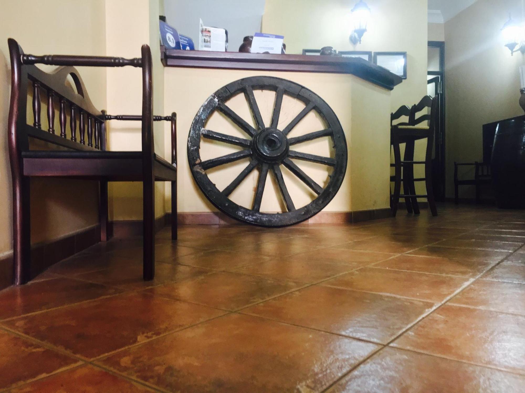 Hostal Pechi Huevar Del Aljarafe ภายนอก รูปภาพ