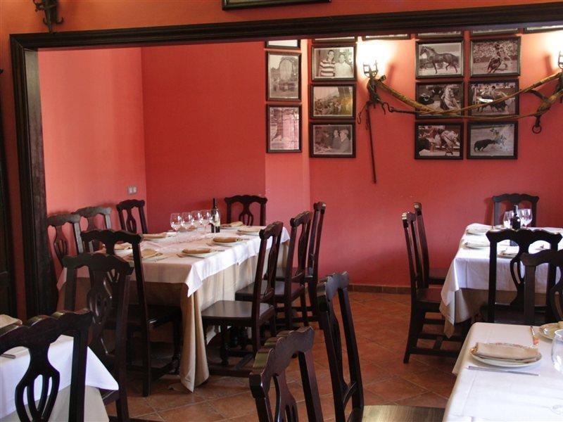 Hostal Pechi Huevar Del Aljarafe ภายนอก รูปภาพ