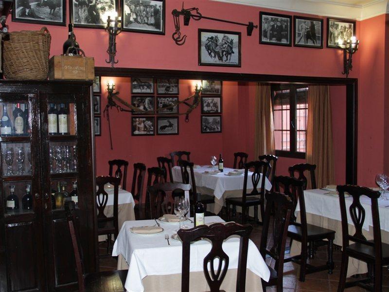 Hostal Pechi Huevar Del Aljarafe ภายนอก รูปภาพ