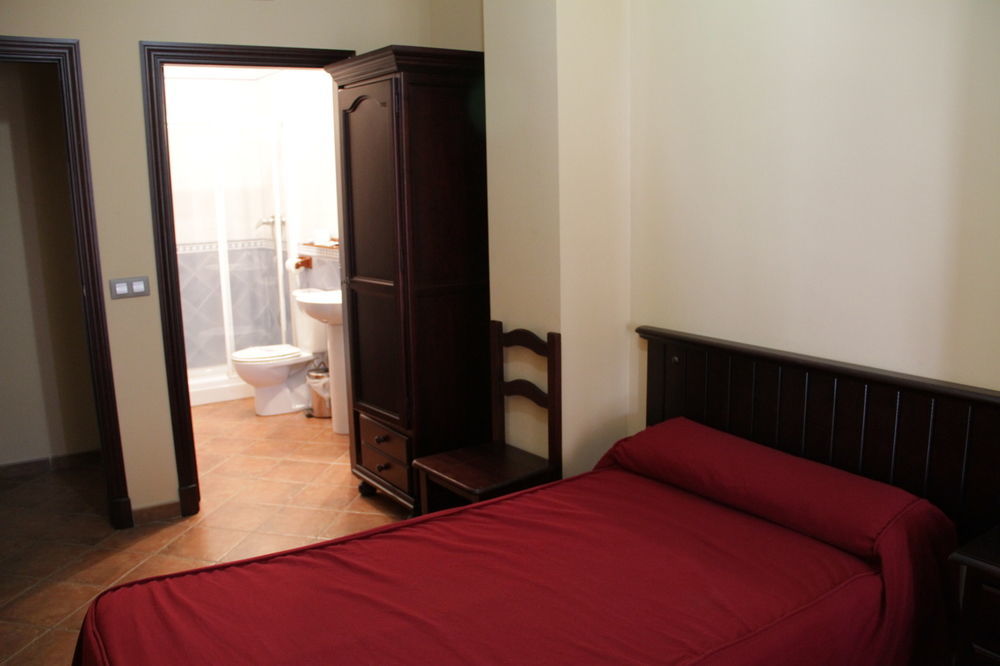 Hostal Pechi Huevar Del Aljarafe ภายนอก รูปภาพ