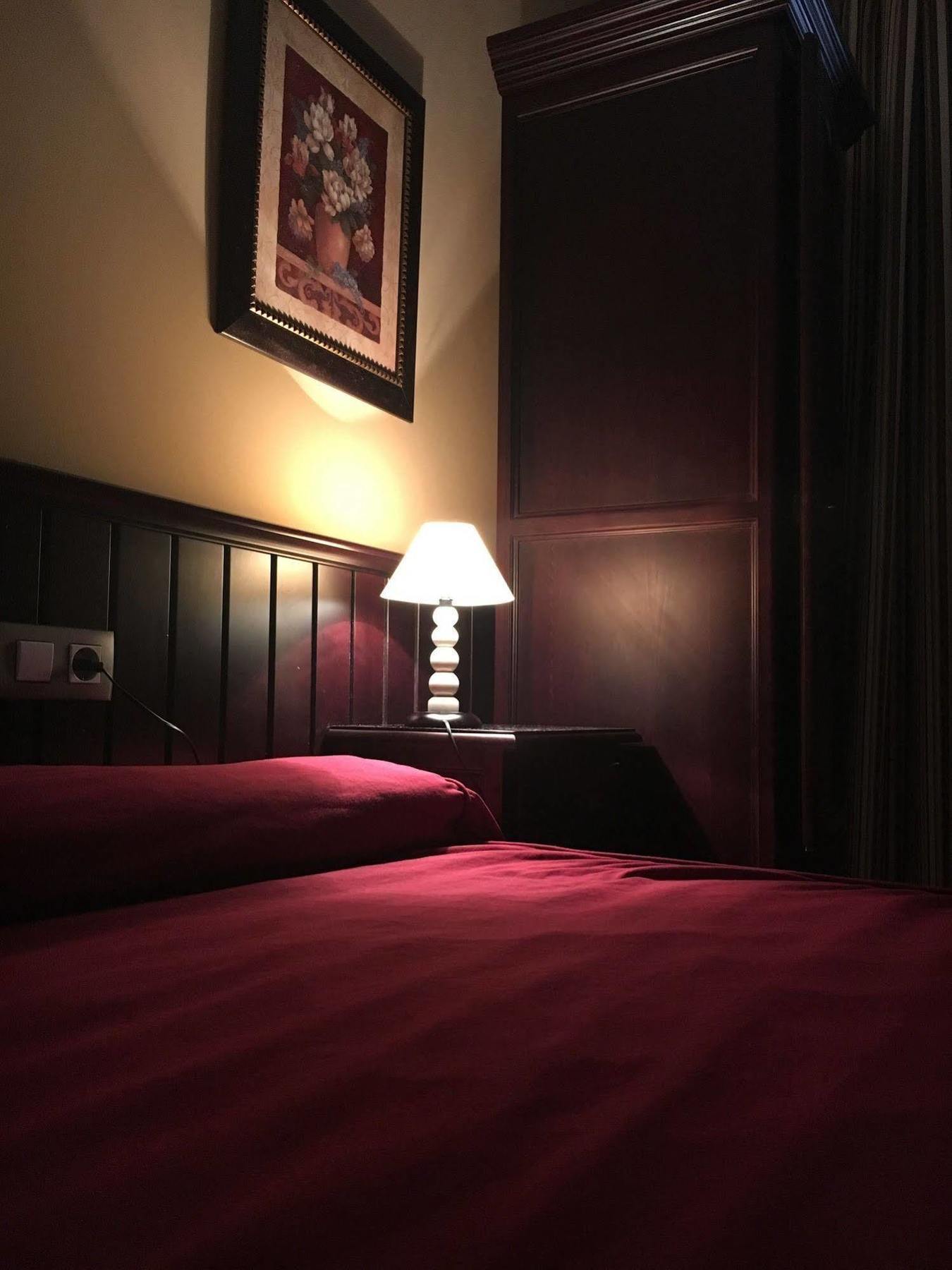Hostal Pechi Huevar Del Aljarafe ภายนอก รูปภาพ