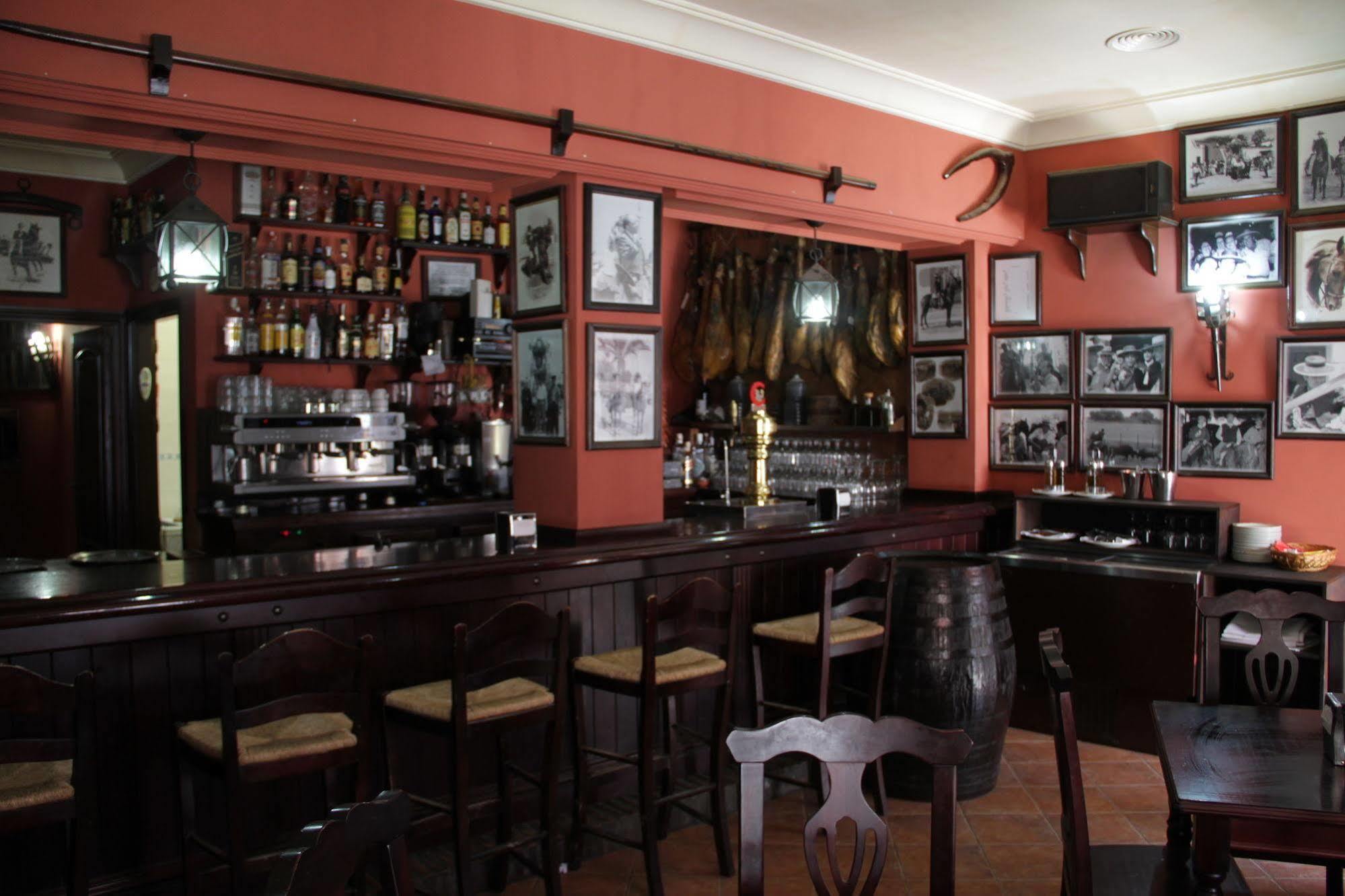 Hostal Pechi Huevar Del Aljarafe ภายนอก รูปภาพ
