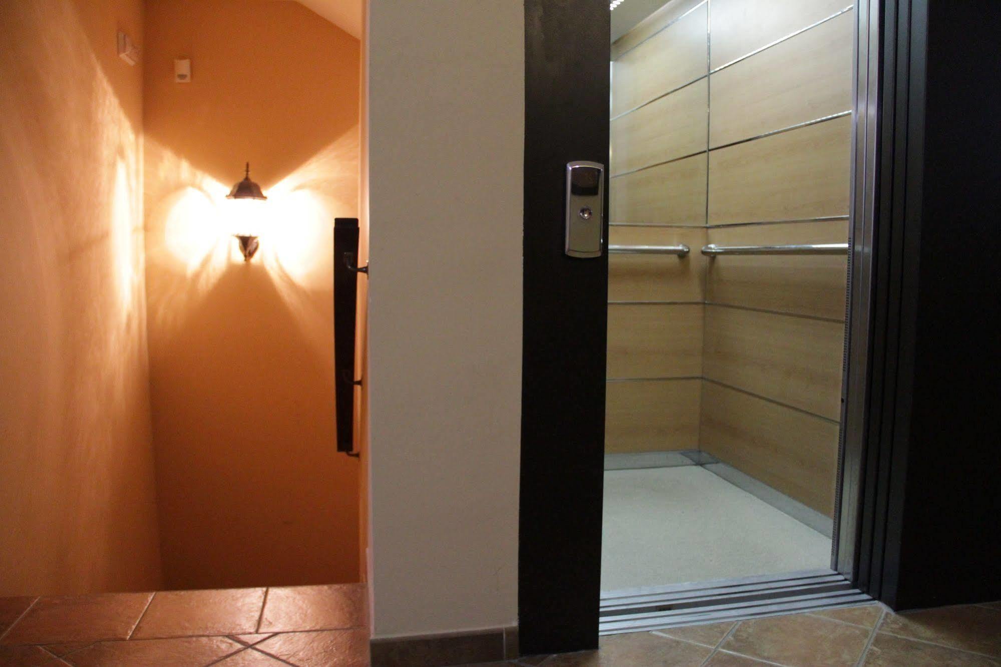 Hostal Pechi Huevar Del Aljarafe ภายนอก รูปภาพ